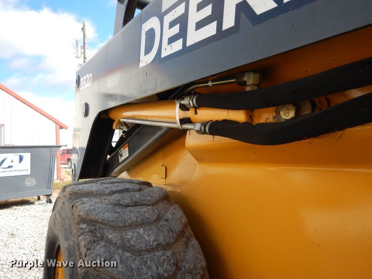 image for item DH6916 2010 John Deere 332D skid steer