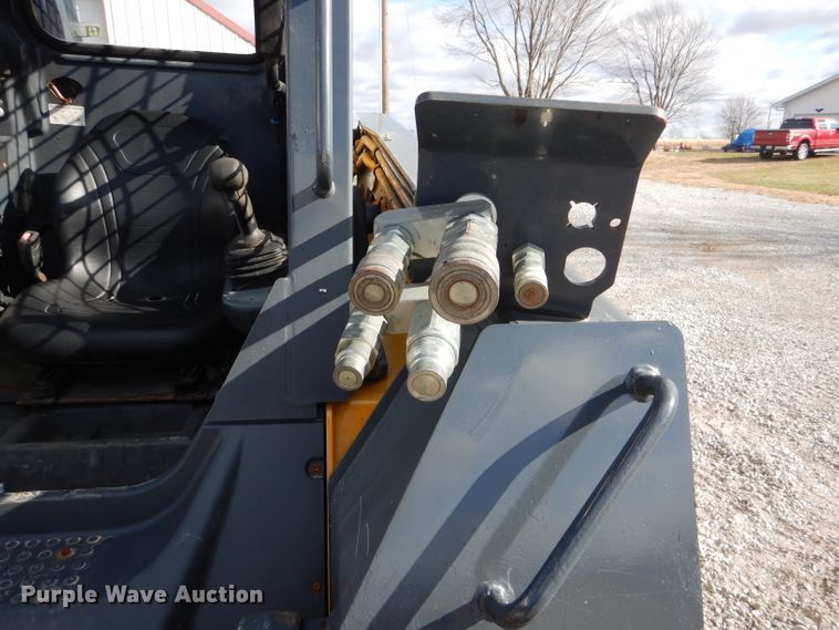 image for item DH6916 2010 John Deere 332D skid steer