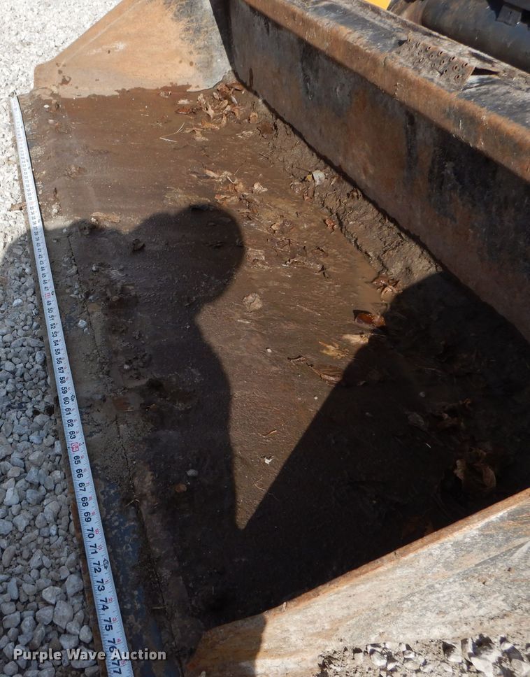 image for item DH6916 2010 John Deere 332D skid steer