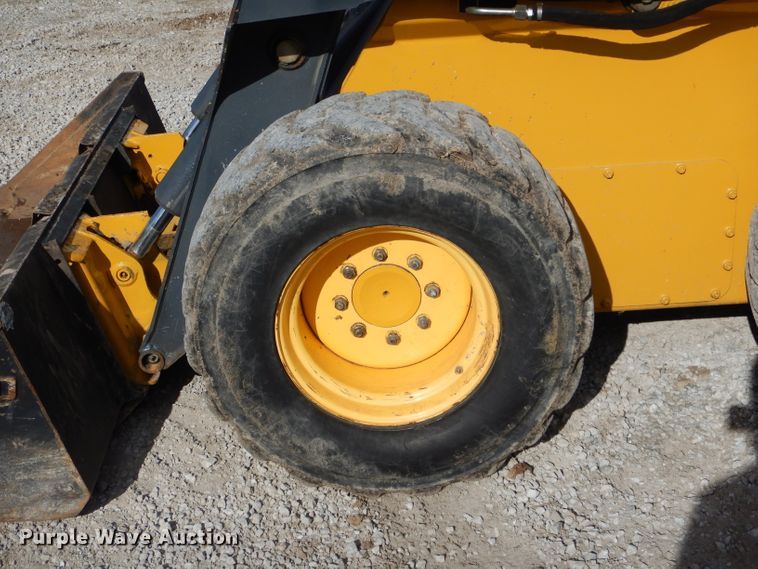 image for item DH6916 2010 John Deere 332D skid steer