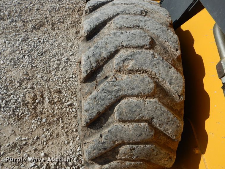 image for item DH6916 2010 John Deere 332D skid steer