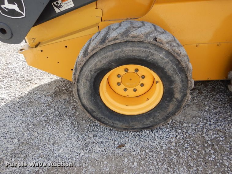 image for item DH6916 2010 John Deere 332D skid steer