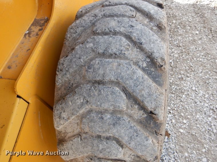 image for item DH6916 2010 John Deere 332D skid steer