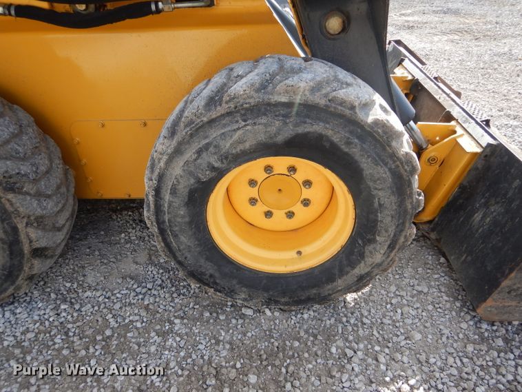image for item DH6916 2010 John Deere 332D skid steer