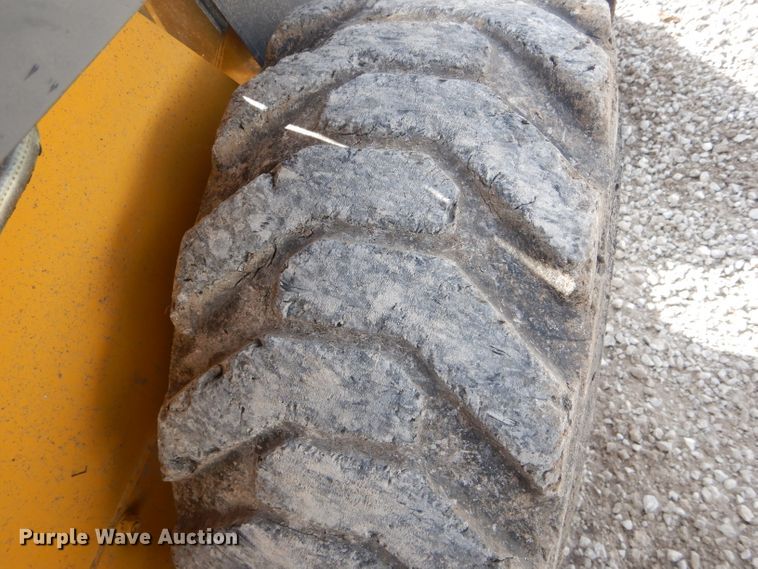 image for item DH6916 2010 John Deere 332D skid steer