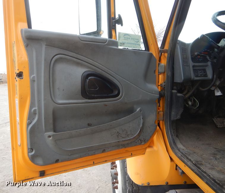 image for item DH6917 2006 International 7400 dump truck