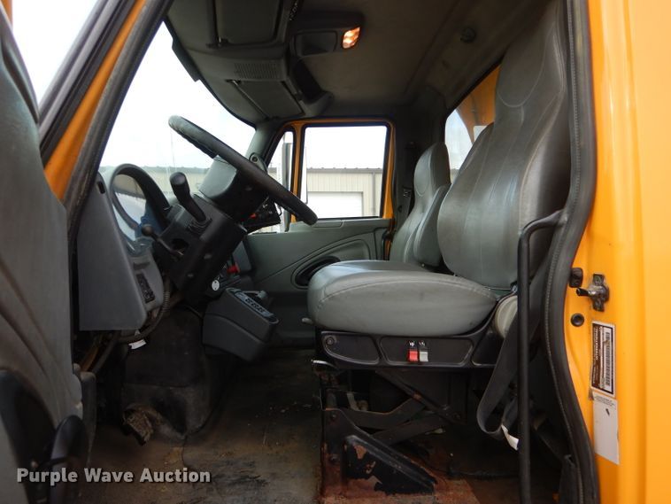 image for item DH6917 2006 International 7400 dump truck