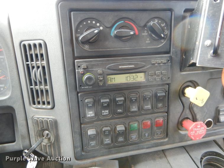 image for item DH6917 2006 International 7400 dump truck