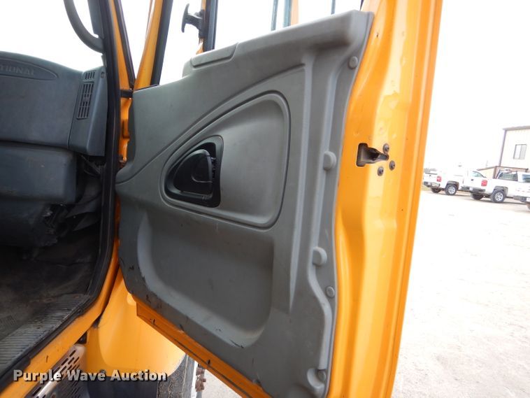 image for item DH6917 2006 International 7400 dump truck