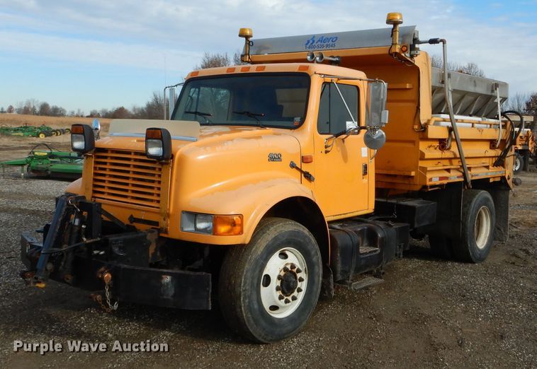image for item DH6918 2002 International 4900 dump truck