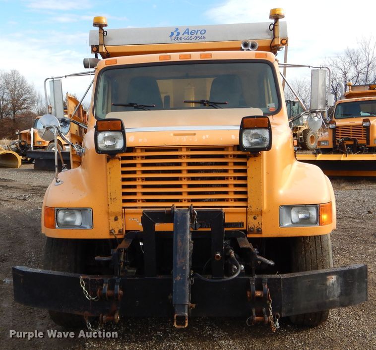 image for item DH6918 2002 International 4900 dump truck