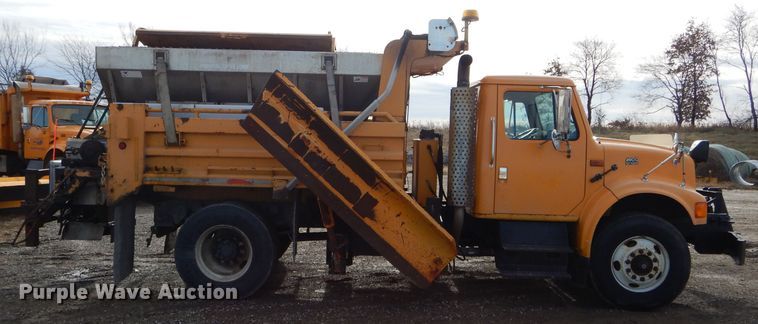 image for item DH6918 2002 International 4900 dump truck
