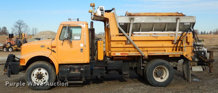 image for item DH6918 2002 International 4900 dump truck