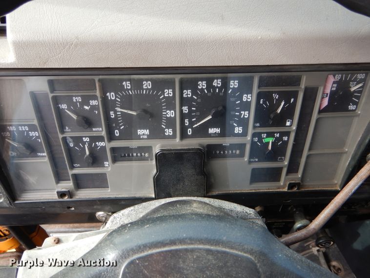 image for item DH6918 2002 International 4900 dump truck