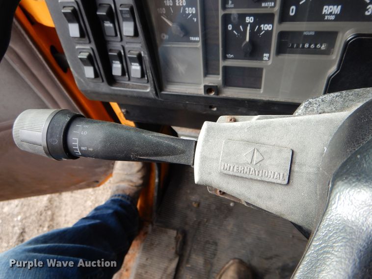 image for item DH6918 2002 International 4900 dump truck