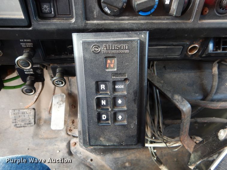 image for item DH6918 2002 International 4900 dump truck