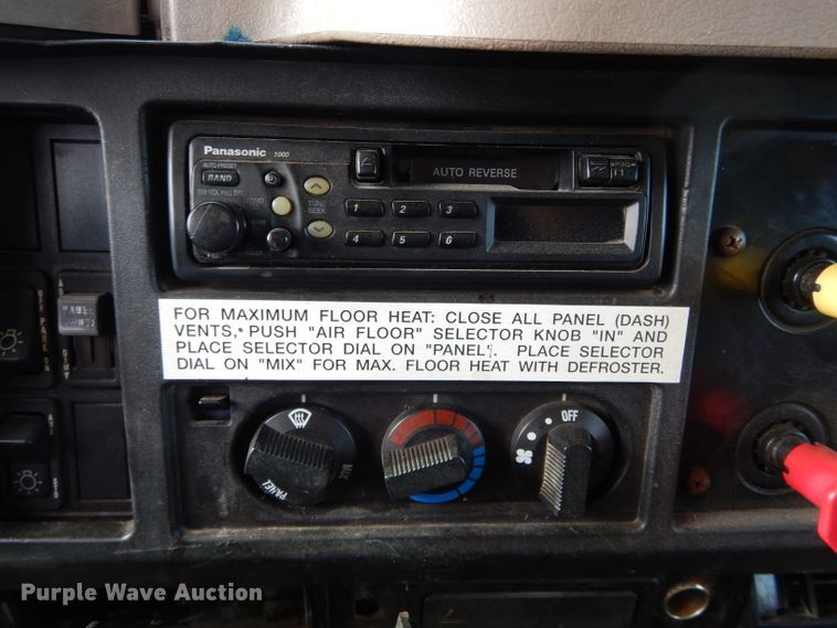 image for item DH6918 2002 International 4900 dump truck