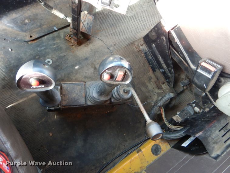 image for item DH6918 2002 International 4900 dump truck