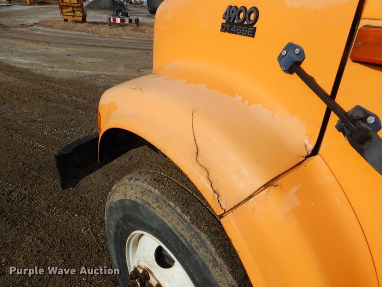 image for item DH6918 2002 International 4900 dump truck