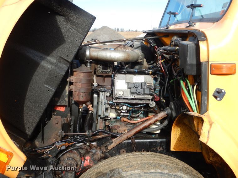 image for item DH6918 2002 International 4900 dump truck