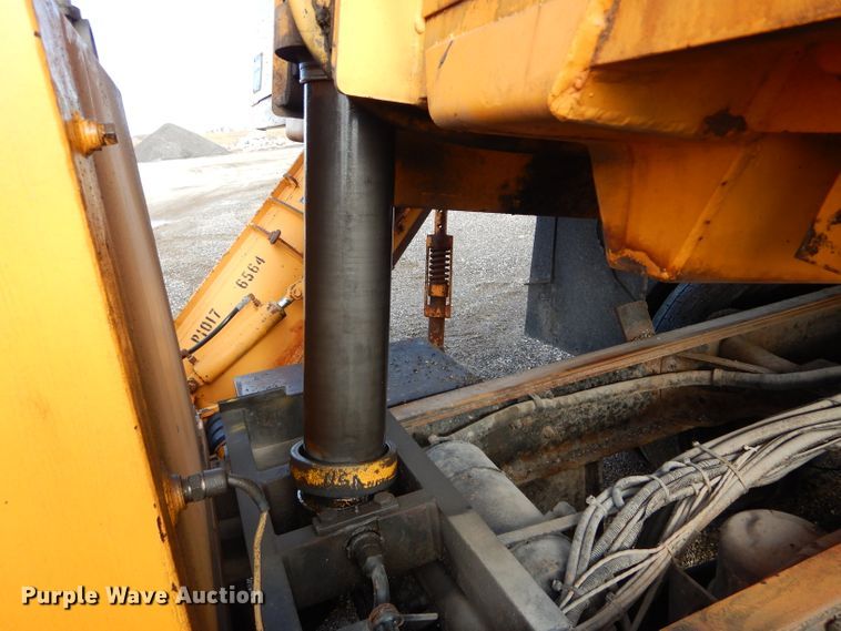 image for item DH6918 2002 International 4900 dump truck