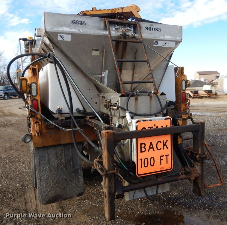 image for item DH6918 2002 International 4900 dump truck