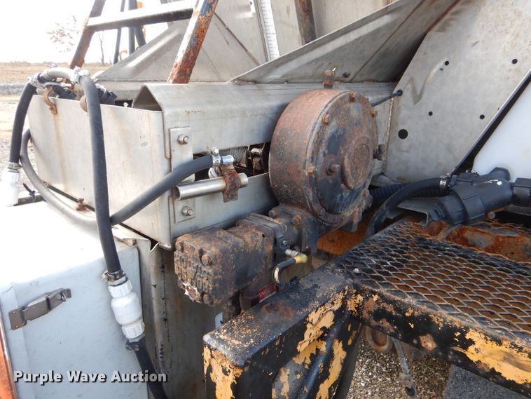 image for item DH6918 2002 International 4900 dump truck