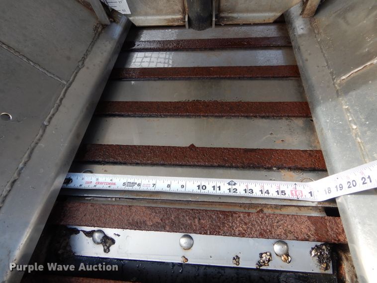 image for item DH6918 2002 International 4900 dump truck