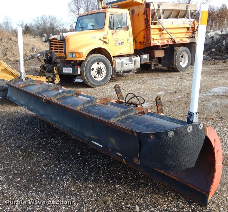 image for item DH6918 2002 International 4900 dump truck