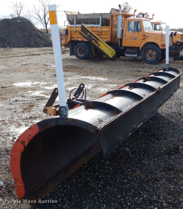 image for item DH6918 2002 International 4900 dump truck