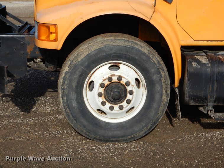 image for item DH6918 2002 International 4900 dump truck