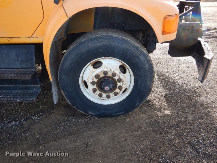 image for item DH6918 2002 International 4900 dump truck