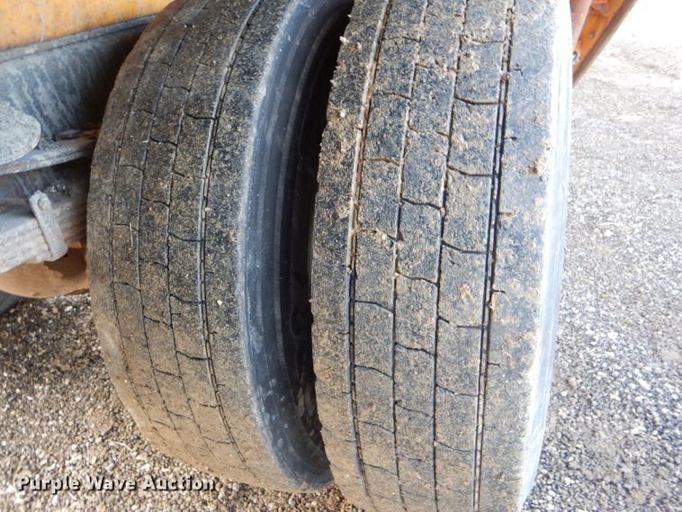 image for item DH6918 2002 International 4900 dump truck