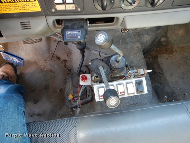 image for item DH6921 2005 Ford F350 Super Duty XL dump bed pickup truck