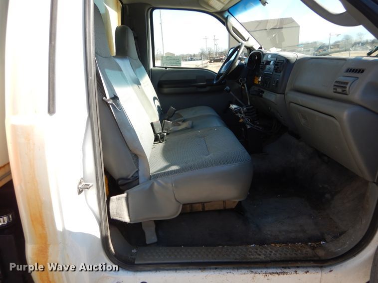 image for item DH6921 2005 Ford F350 Super Duty XL dump bed pickup truck