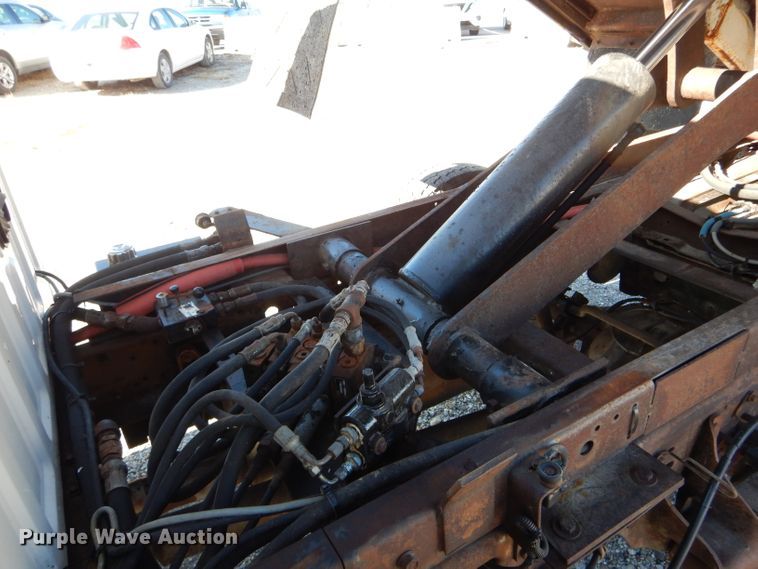 image for item DH6921 2005 Ford F350 Super Duty XL dump bed pickup truck