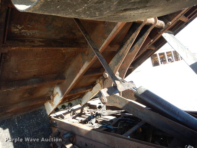 image for item DH6921 2005 Ford F350 Super Duty XL dump bed pickup truck