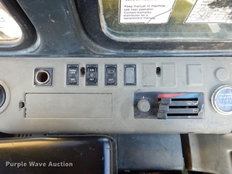 image for item DH6945 1998 Komatsu PC200LC-6 excavator