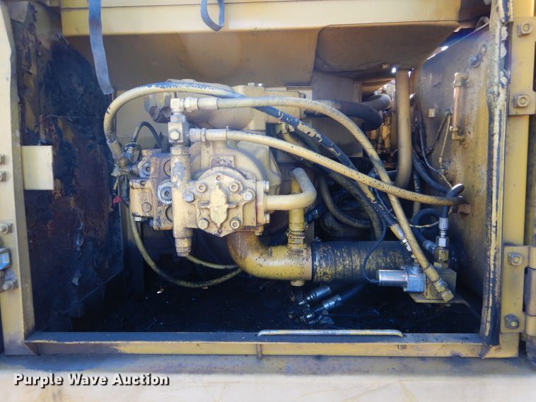 image for item DH6945 1998 Komatsu PC200LC-6 excavator