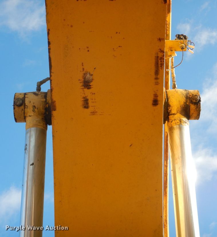 image for item DH6945 1998 Komatsu PC200LC-6 excavator