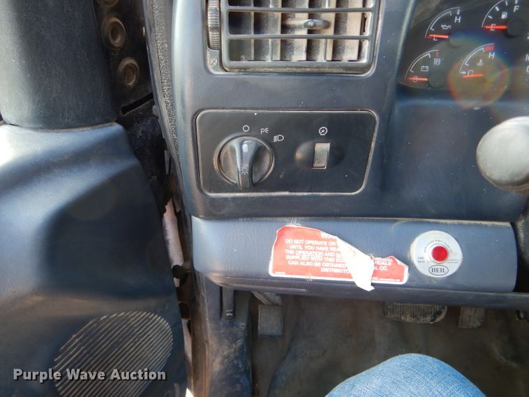 image for item DH6947 2001 Ford F550 Super Duty XL dump truck