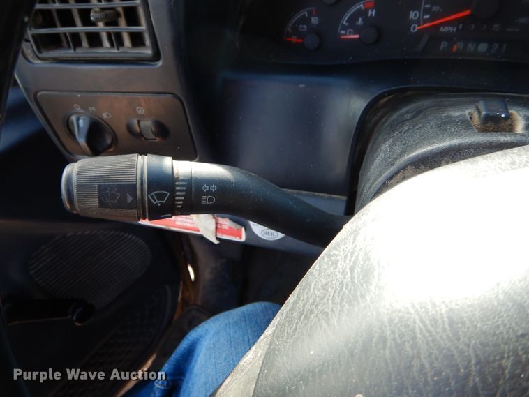 image for item DH6947 2001 Ford F550 Super Duty XL dump truck