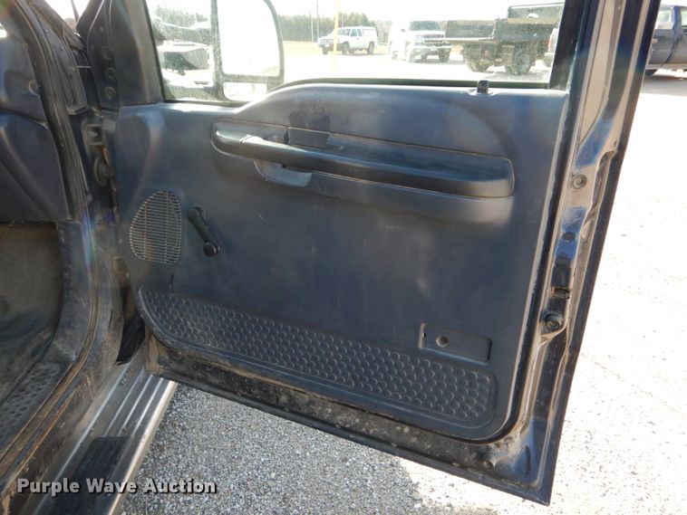 image for item DH6947 2001 Ford F550 Super Duty XL dump truck