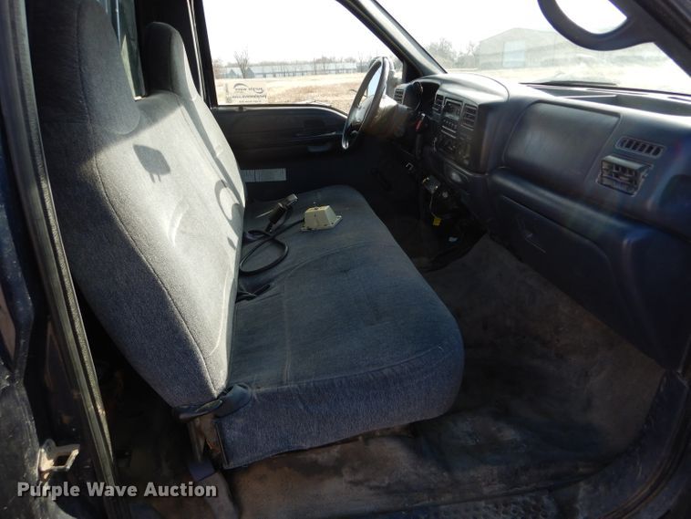 image for item DH6947 2001 Ford F550 Super Duty XL dump truck