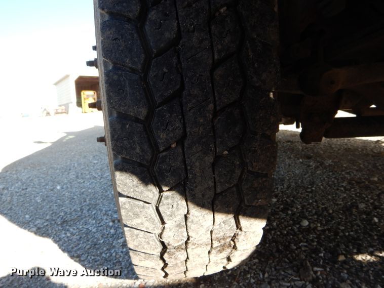 image for item DH6947 2001 Ford F550 Super Duty XL dump truck