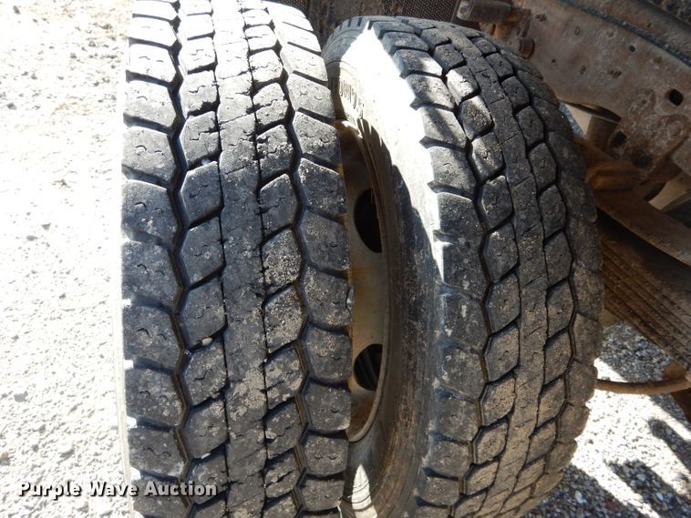 image for item DH6947 2001 Ford F550 Super Duty XL dump truck