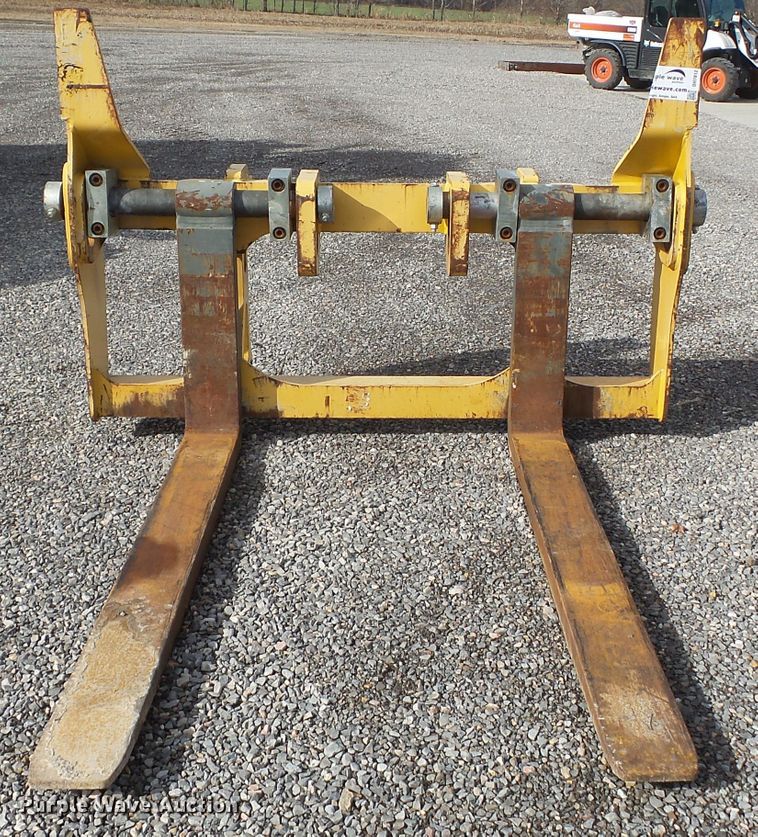 image for item DH7812 John Deere loader forks