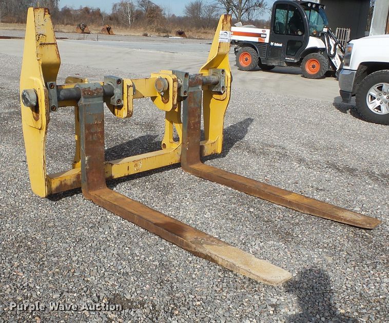 image for item DH7812 John Deere loader forks