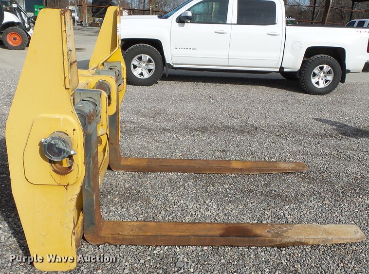 image for item DH7812 John Deere loader forks