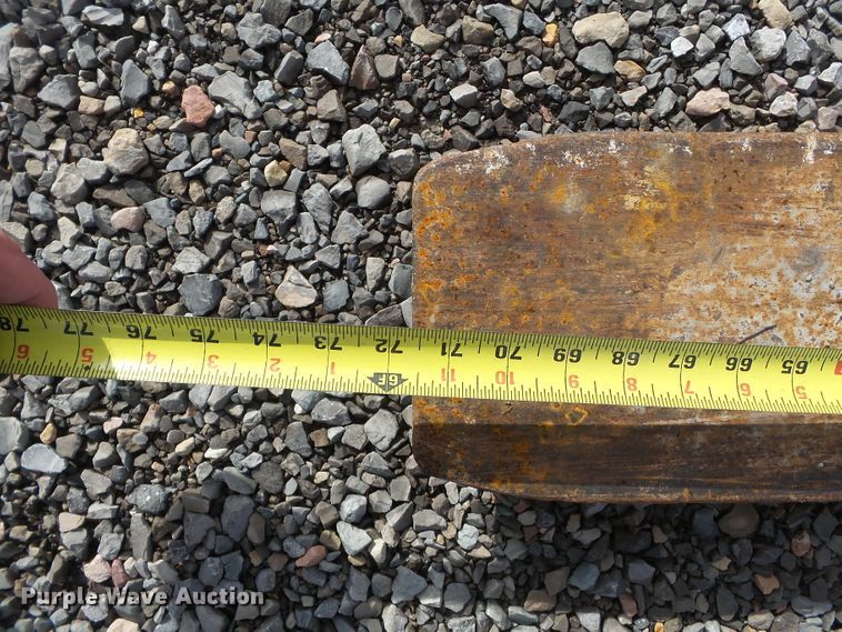 image for item DH7812 John Deere loader forks